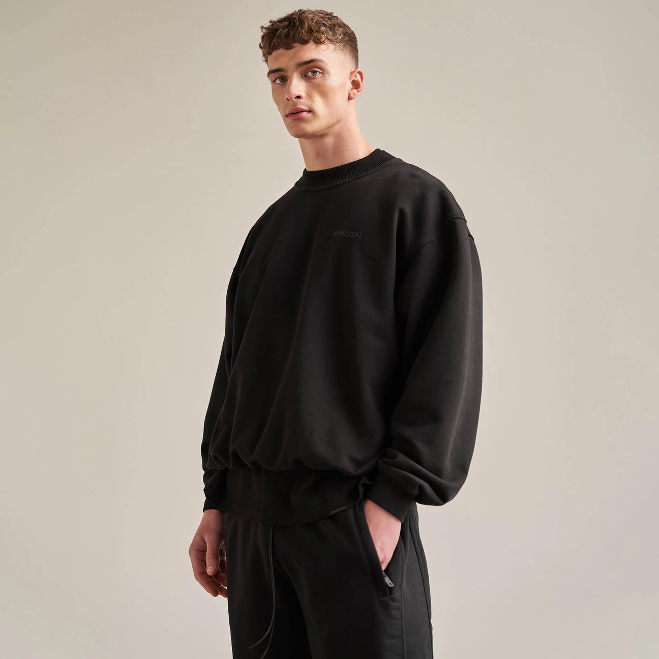 BLANK SWEATER - ALL BLACK